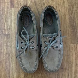 Sperry Topsider boat shoes in tan